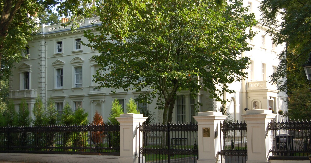 Česko chce nájemné za pozemky, které ruské velvyslanectví bezplatně užívá. Rusko plánuje odvetné kroky.