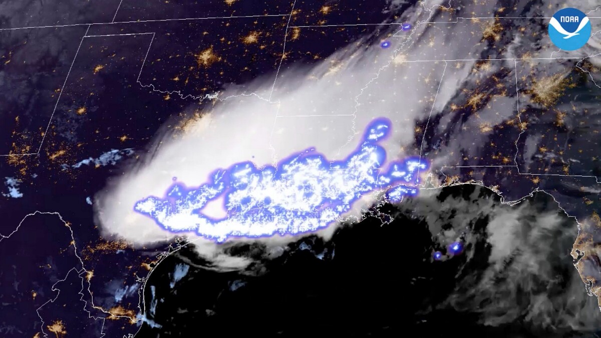 Na satelitnej snímke je najdlhší, 768-kilometrový jednotlivý blesk.