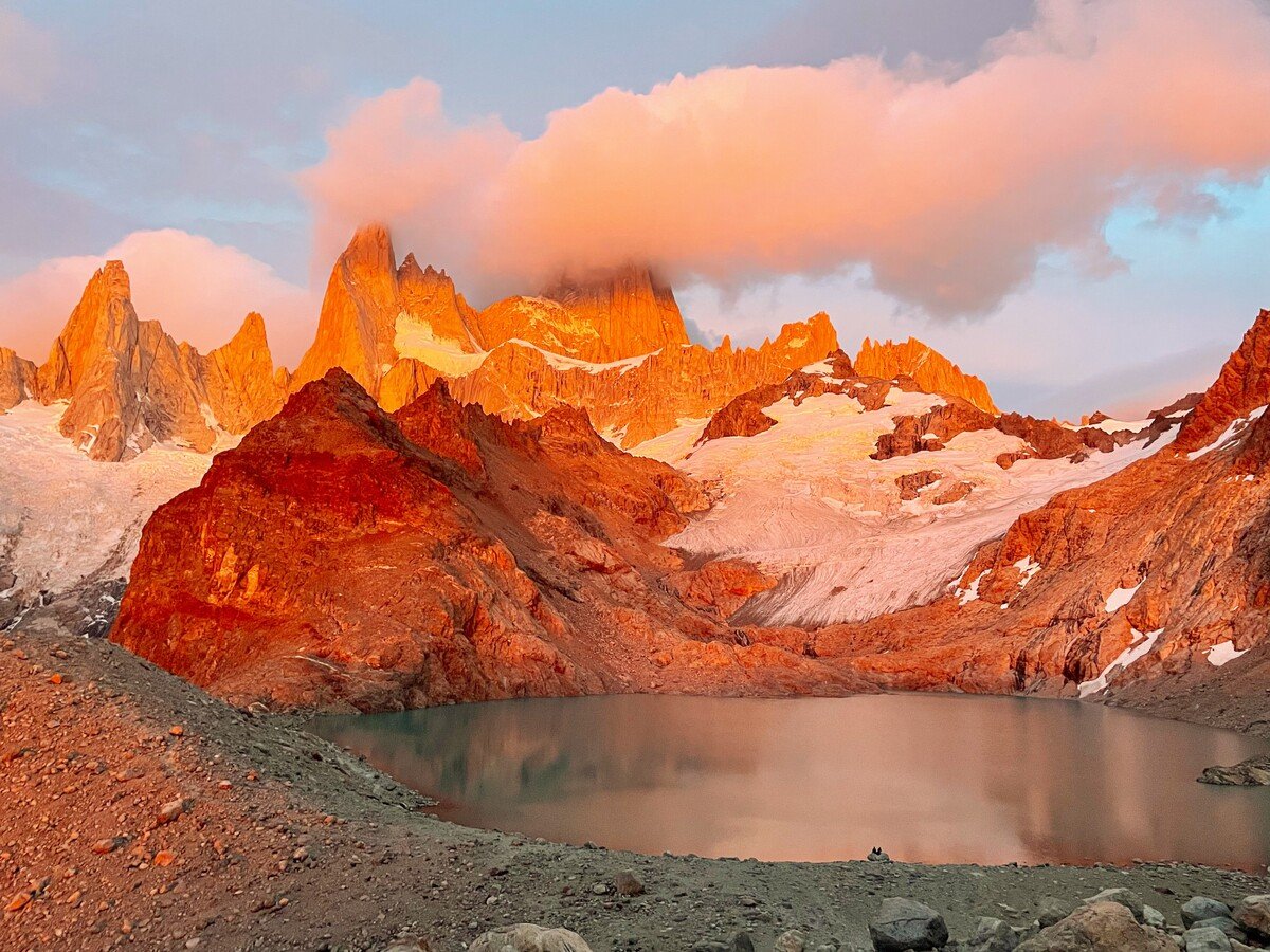 Viktóriu očarili západy a východy slnka. Na fotke je zachytený východ slnka na Laguna de Los Tres pod horou Fitz Roy.