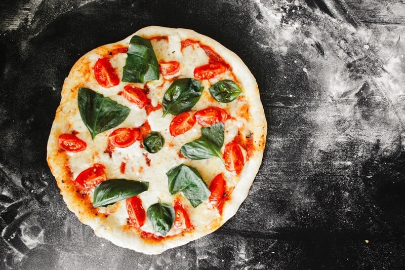 Bez které z následujících potravin se na pizze nejspíše obejdeš?