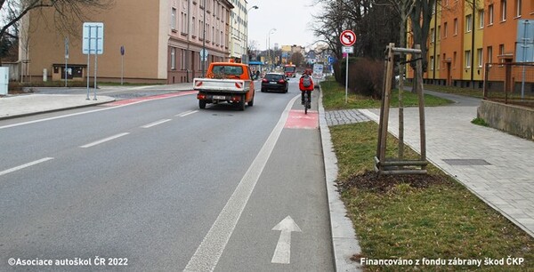 Můžeš jako řidič motorového vozidla z výhledu zastavit u okraje vozovky na dobu nezbytně nutnou k vystoupení spolujezdce?