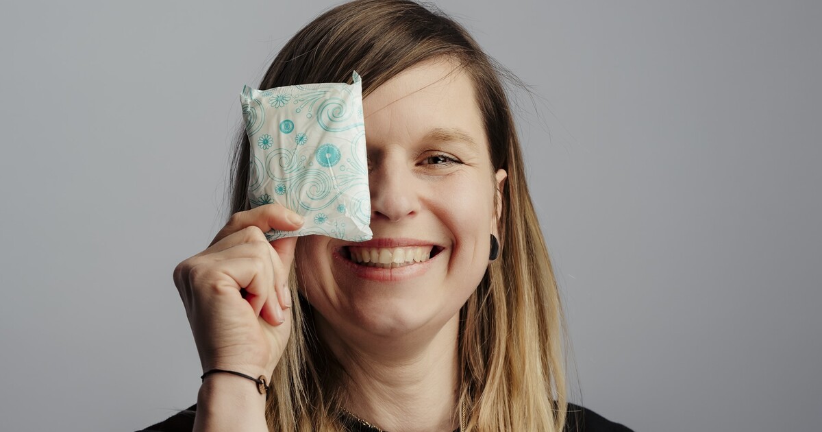 „Ženy často volí mezi kvalitními vložkami a večeří.“ Menstruační chudoba v Česku ohrožuje alarmující počet lidí