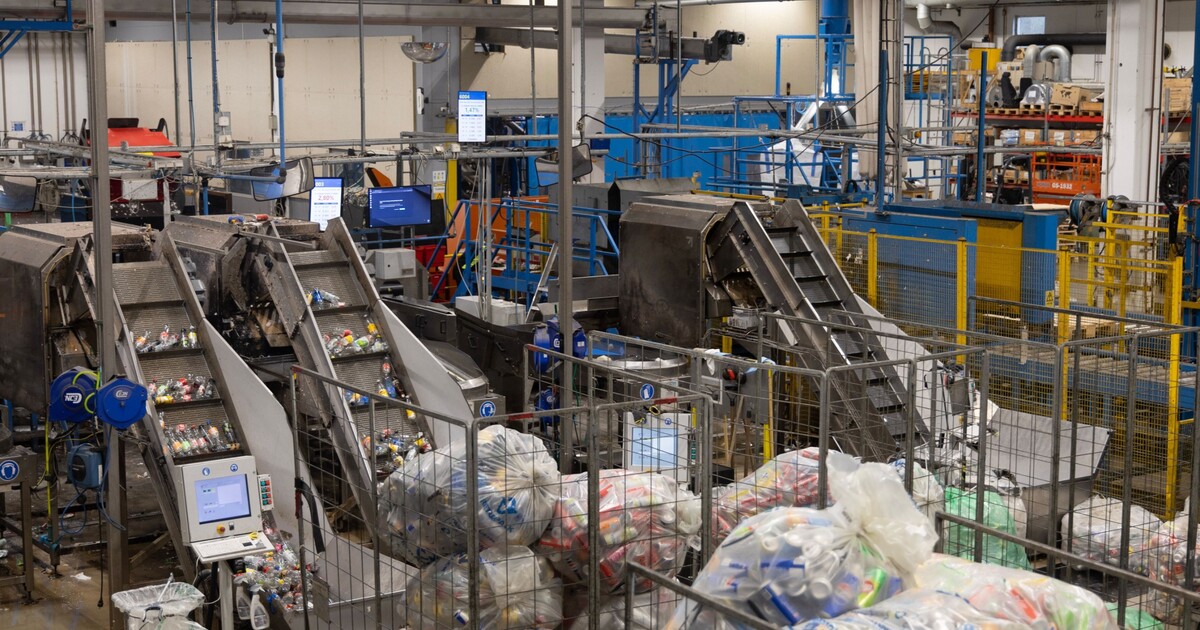 Sarah ve Švédsku navštívila centrum na třídění odpadu. Jak se v Česku můžeme inspirovat?