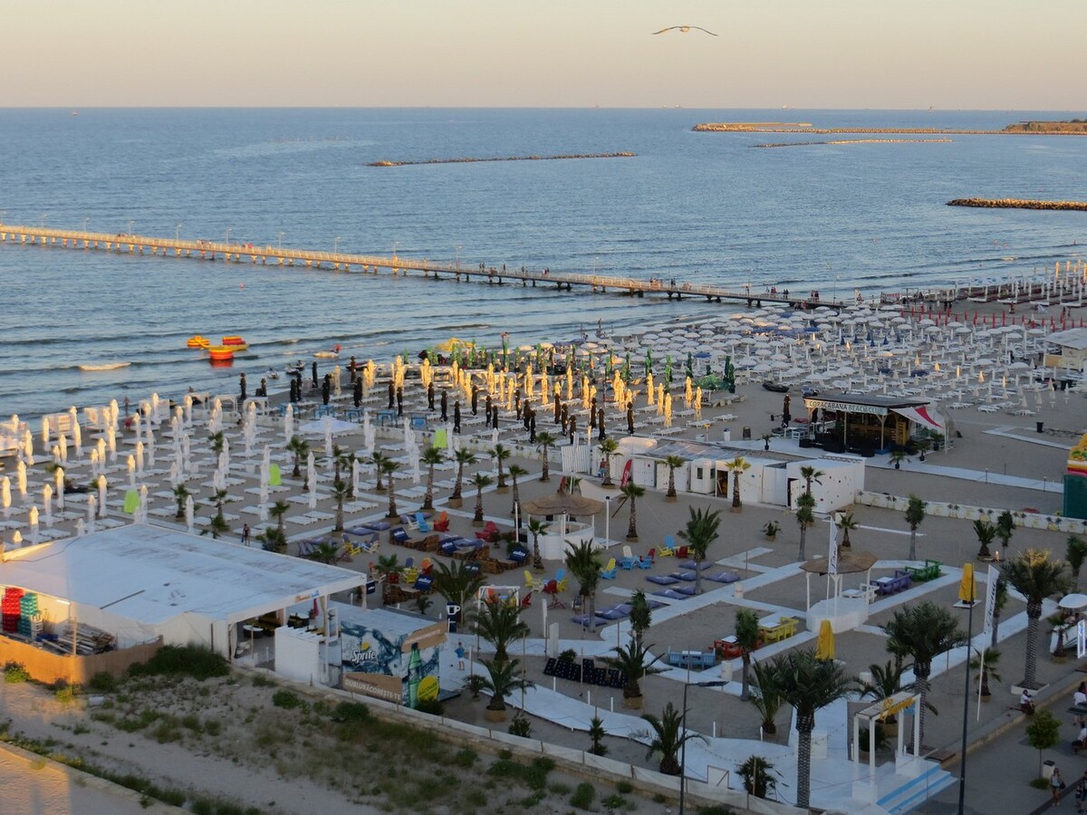 Rumunská pláž Plaja Mamaia je podľa mnohých turistov znečistená, v piesku sú podľa nich zahrabané smeti aj cigaretové ohorky. 