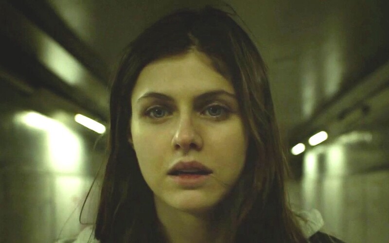 Učitelka angličtiny Alexandra Daddario hledá v Japonsku erotické BDSM zážitky. Sleduj trailer pro Lost Girls & Love Hotels.