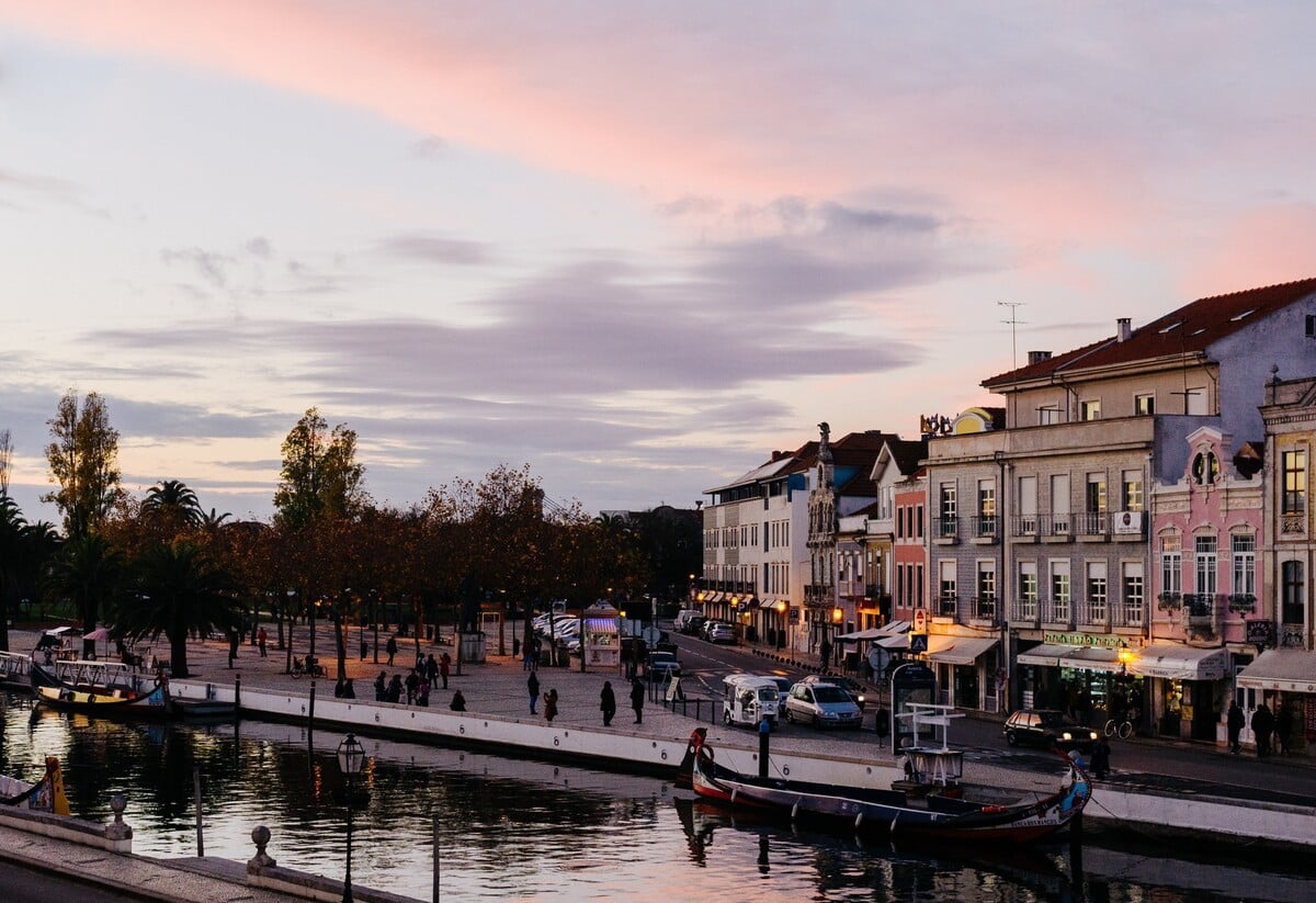 Mesto Aveiro v Portugalsku sa podobá Benátkam. 