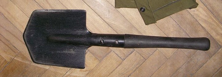 Rusové používají k boji lopatky, které se vyrábějí od roku 1869, uvedlo britské ministerstvo obrany
