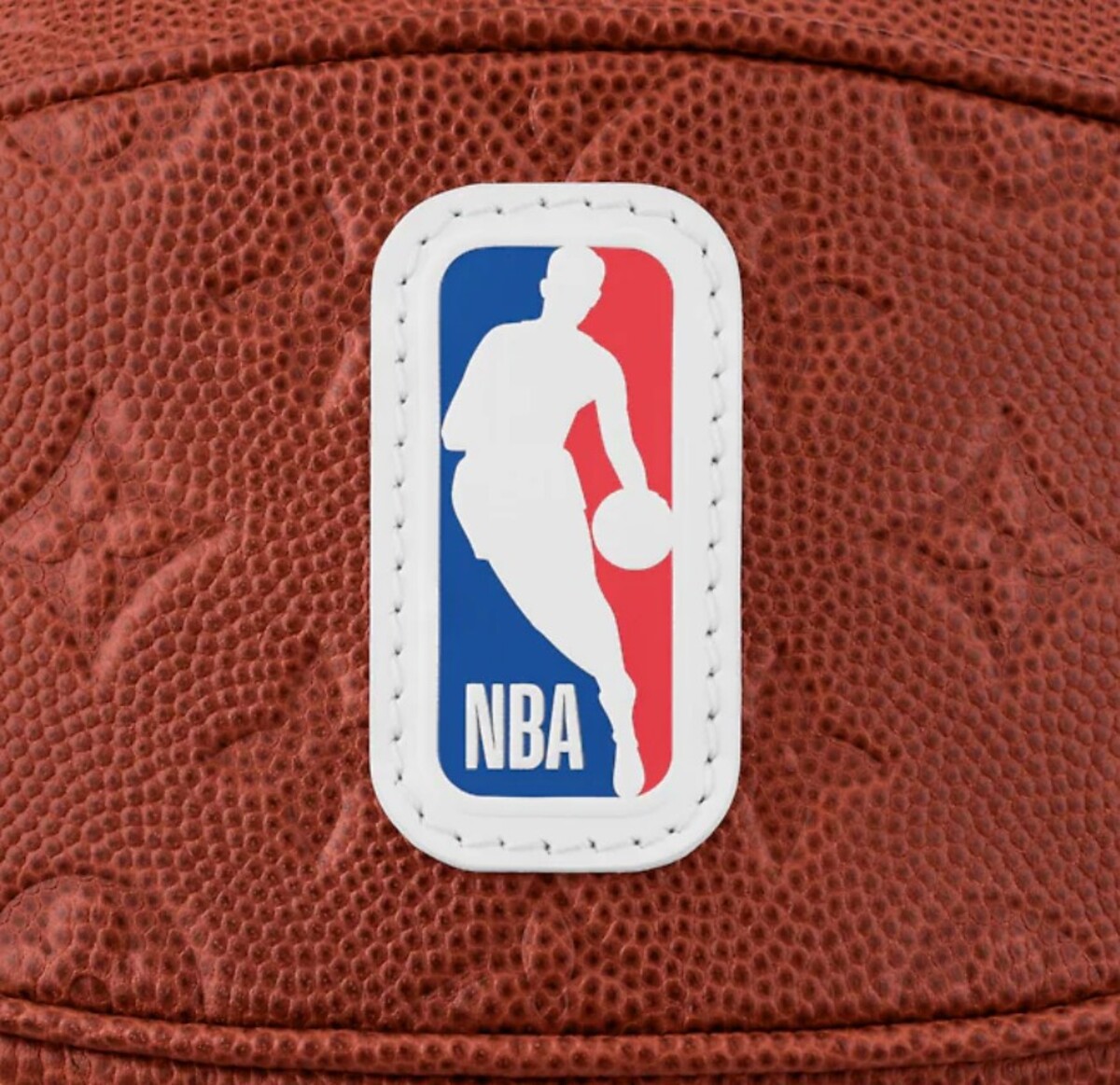 Ball in Basket od LV x NBA.