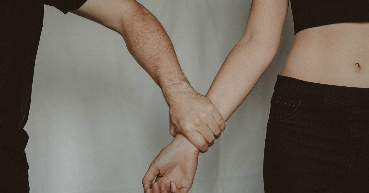 Novináři odhalili „znásilňovací chat“, kde tisíce mužů sdílejí rady, jak uspat a zneužívat ženy