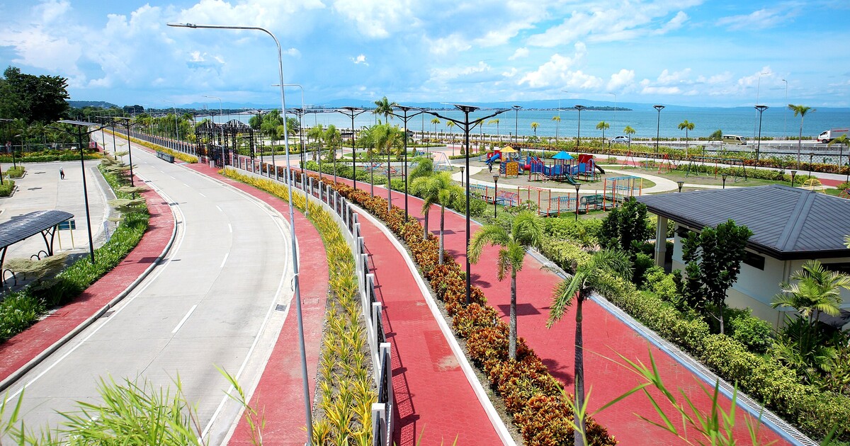 Silné zemětřesení o síle 7,4 stupňů otřáslo Filipínami. Objevilo se i varování před tsunami