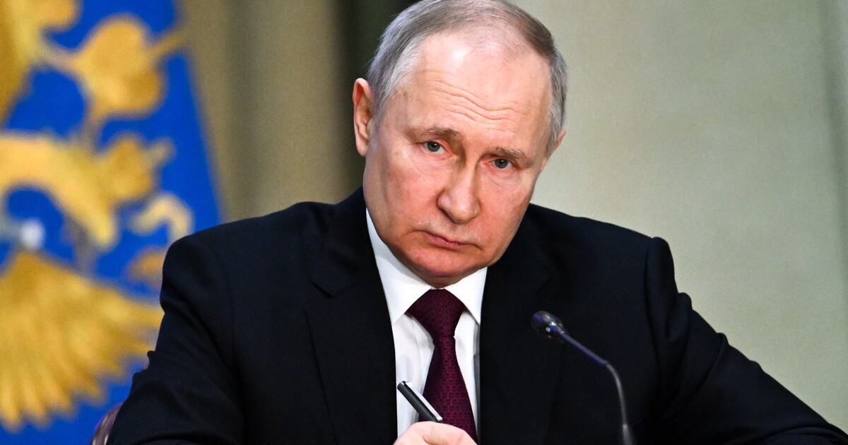 Putin poprvé navštívil město, které jeho armáda před rokem téměř srovnala se zemí. Zemřely tam desítky tisíc lidí