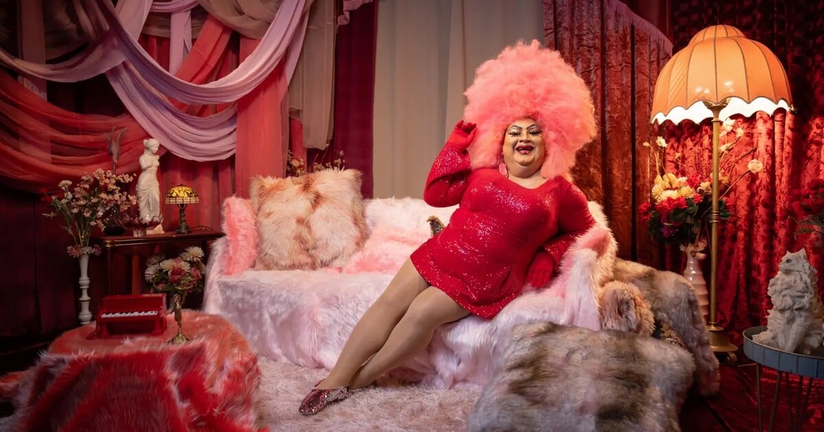 Česká televize se zastala české drag queen a její show Chi Chi na gauči. Co lidem vzkazuje?
