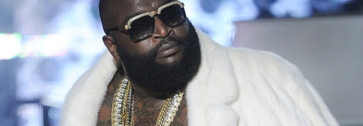 Raper Rick Ross si sám seče trávník na svém obřím pozemku, díky tomu ročně ušetří 1 milion dolarů