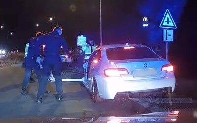 VIDEO: Řidič ujížděl policii v Olomouci rychlostí přes 250 km/h. Hlídce nezastavil, prý si jí nevšiml.