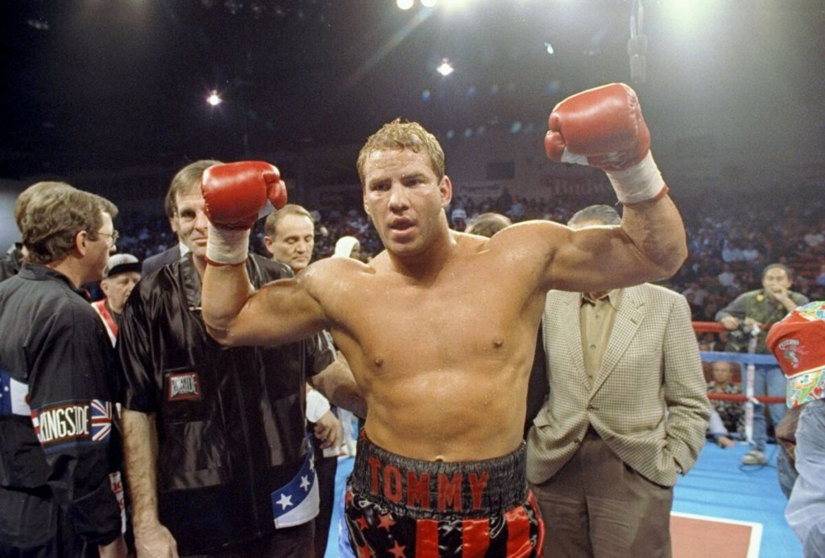 Tommy Morrison oslavuje po zápase s Carlem Williamsem, rok 1993.