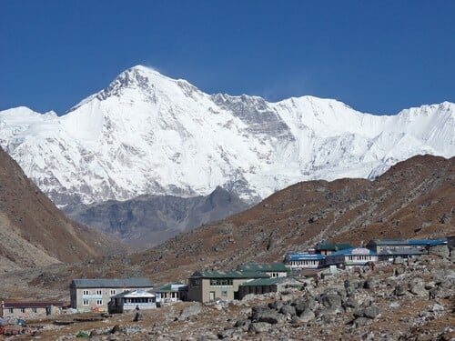 Tahle hora se nachází v Himálaji a měří 8 188 metrů. Jaké je její jméno? 