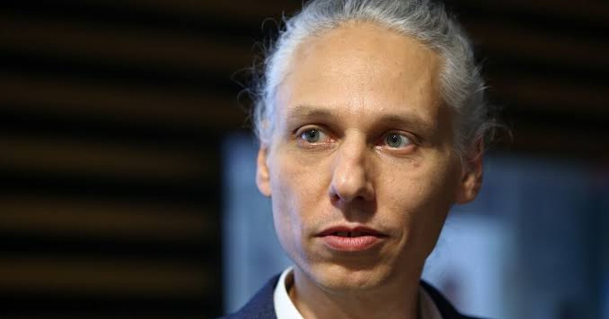 Pirátský zastupitel na ulici „vrazil facku“ úředníkovi. Fyzickému konfliktu měly předcházet urážky