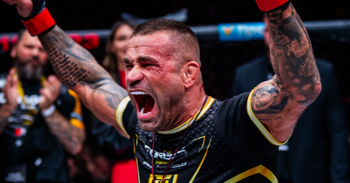 Karlos Vémola daroval přes 100 tisíc korun svému soupeři, kterému dal KO za sedm sekund. „Chci, aby pokračoval,“ řekl