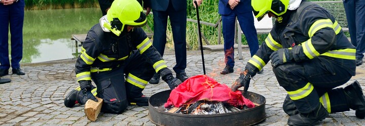 „Sbohem a šáteček!“ Podívej se na sestřih nejbizarnějších momentů Miloše Zemana