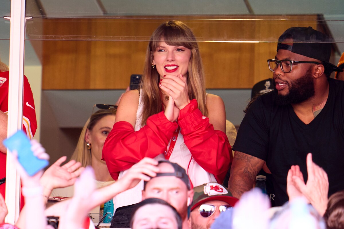 taylor swift  Kansas City Chiefs play the Chicago Bears travis kelce