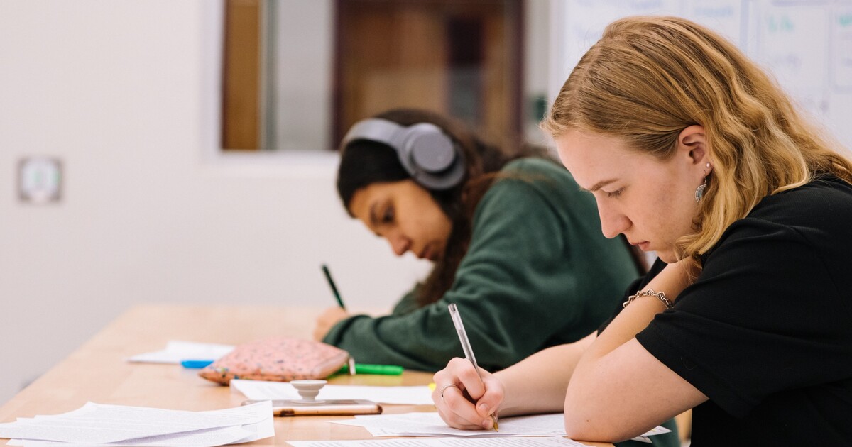 Děti, které nenastoupí na střední školu, si budou muset platit zdravotní pojištění