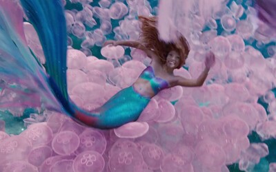 Malú morskú vílu Ariel ohrozuje Uršula. Slávna princezná od Disney sa v hranej novinke zamiluje do človeka