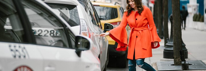 Podívali jsme se na barevné trendy pro rok 2017. Kdo stojí za jejich výběrem a podle koho se při oblékání řídí celý svět?