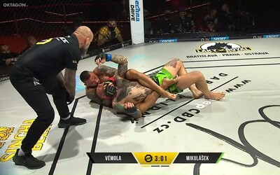 Karlos Vémola zvíťazil v najsledovanejšom súboji roka. Uškrtil Babu Jagu hneď v 1. kole