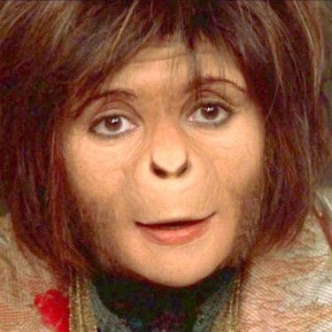 Ari sa objavila v Planéte opíc z roku 2001. Kto si ju zahral?