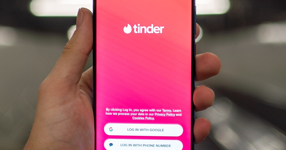 Australský Tinder má seznamovací slovník. Měl by pomoci s jazykovou bariérou generace Z a mileniálů