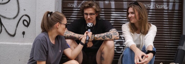 Praktikuješ předehru před sexem? Naše dvojice z podcastu LOVE IS ON THE AIR to vyrazila zjišťovat do ulic