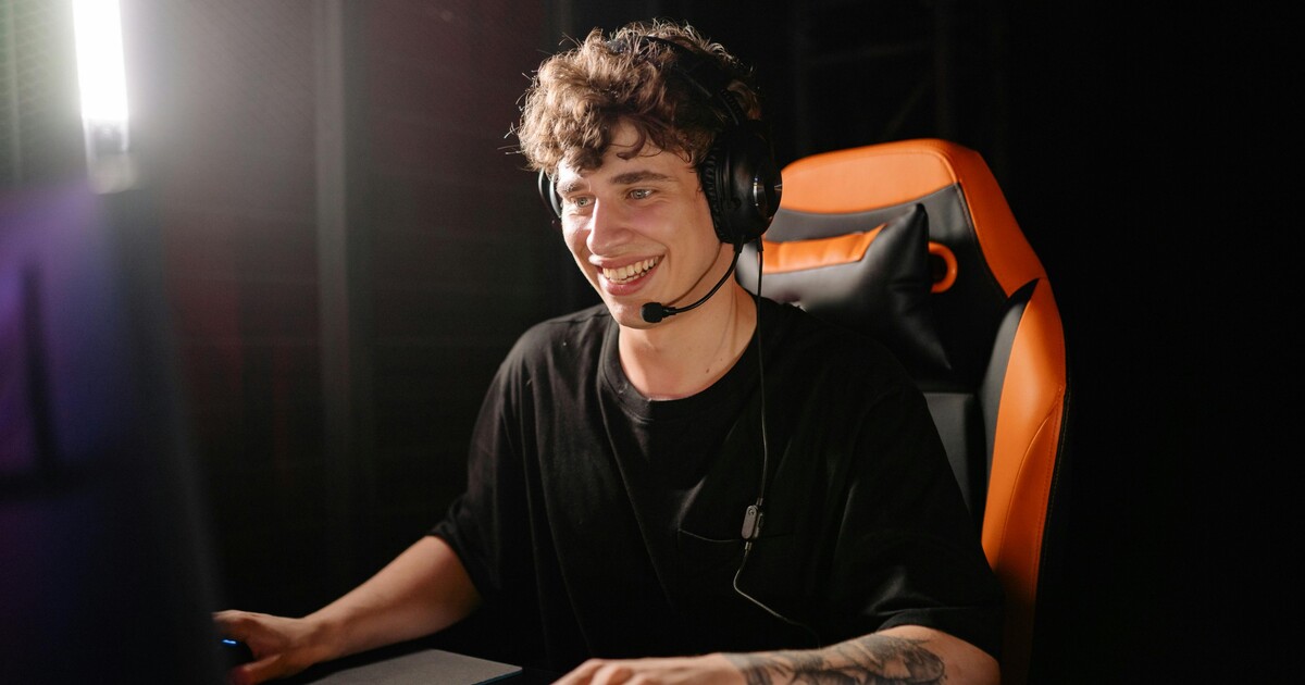 Samsung představil monitory Odyssey. Mají AI a odezvu, která ti při hraní střílečky zajistí náskok