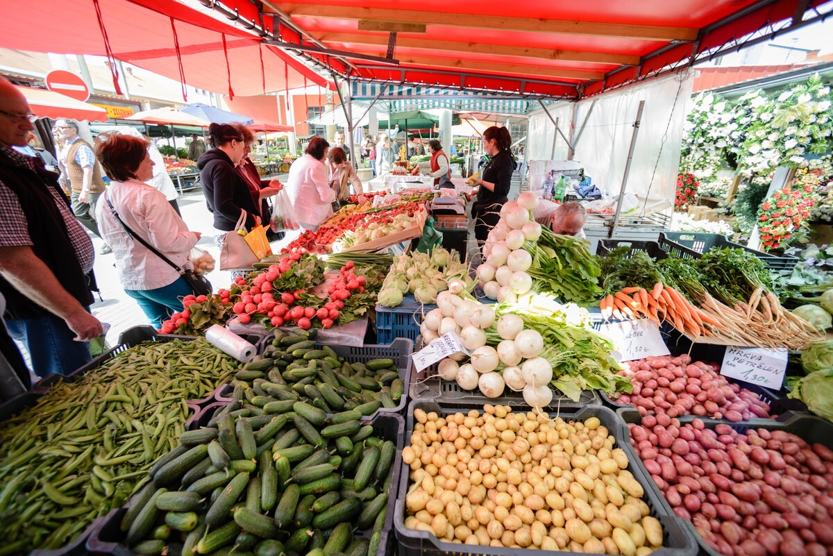 trh, cibuľa, zelenina, ovocie