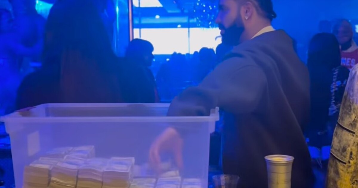 VIDEO: Drake vyrazil do strip klubu s bednou plnou bankovek. Měl v ní 250 tisíc dolarů