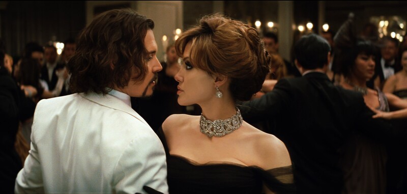 Angelina Jolie a Johnny Depp, ktorí si spolu zahrali vo filme Cudzinec: