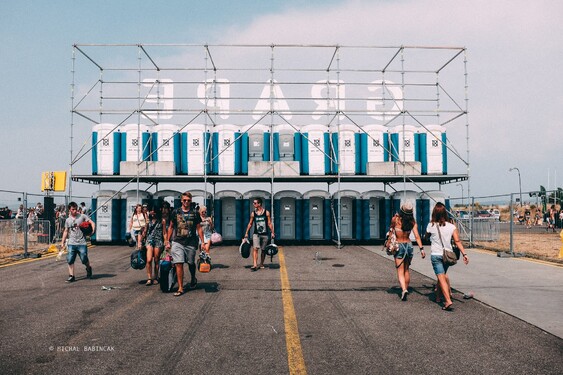 Grape si od svojho začiatku postupne budoval meno medzi malými európskymi festivalmi. Vieš, kedy sa po prvýkrát organizátorom podarilo festival vypredať a naplniť tak kapacitu 15 000 účastníkov?