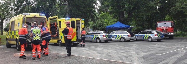 Stres a davová psychóza pravděpodobně způsobily kolaps 20 studentů na Sokolovsku
