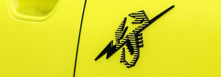 Abarth ukázal svoje miniatúrne elektrické žihadlo 500e. Zvuk motora vytvára cez špeciálny generátor