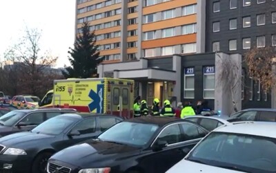 Mladý chlapec v Prahe prežil pád z 19. poschodia. Lekári ho uviedli do umelého spánku.