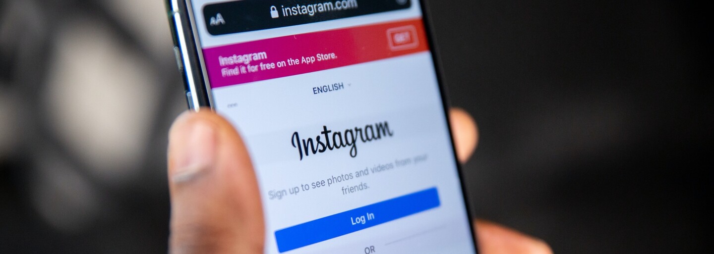 Facebook a Instagram údajně povolí příspěvky, které vyzývají k násilí proti ruským okupantům a Putinovi