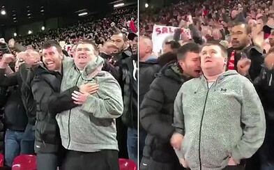 Fanúšik dojal státisíce ľudí, keď slepému bratrancovi opisoval gól, ktorý strelil Salah. Aj bez zraku fandí celým srdcom Fanúšik dojal státisíce ľudí, keď slepému bratrancovi opisoval gól, ktorý strelil Salah. Aj bez zraku fandí celým srdcom