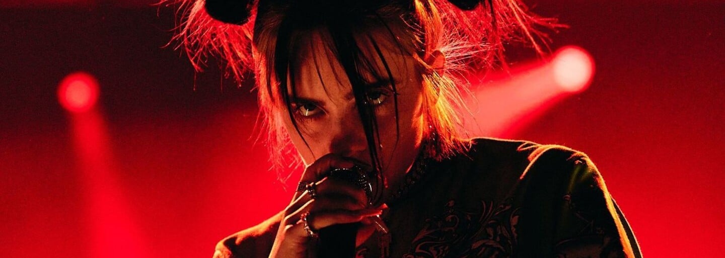 Fanoušci reagují na Billie Eilish na coveru Vogue. Nazývají ji pokrytcem