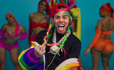 Fanoušci prý už zase odhalili, kde se skrývá Tekashi. Opět se tedy bude muset přestěhovat Fanoušci prý už zase odhalili, kde se skrývá Tekashi. Opět se tedy bude muset přestěhovat
