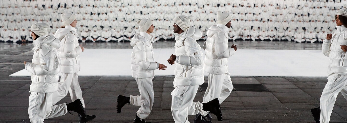 Fascinující historie značky Moncler, kterou proslavila jedna zimní bunda, italské panini a dnes o ní rapují slavní rapeři
