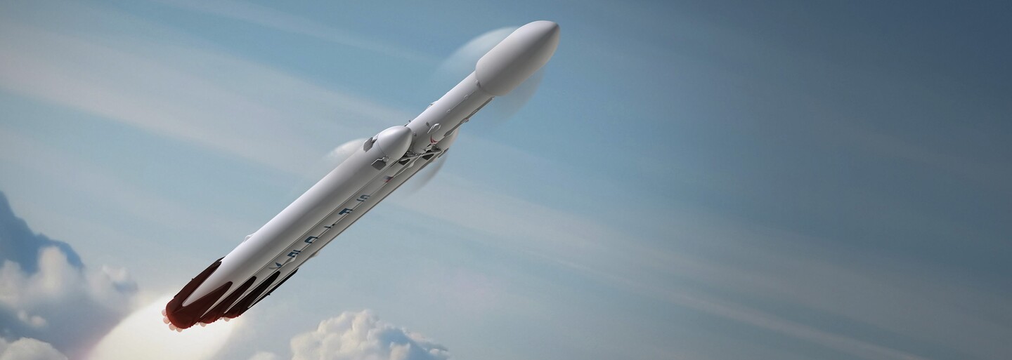 Fascinující video představuje start a přistání největší vesmírné rakety světa
