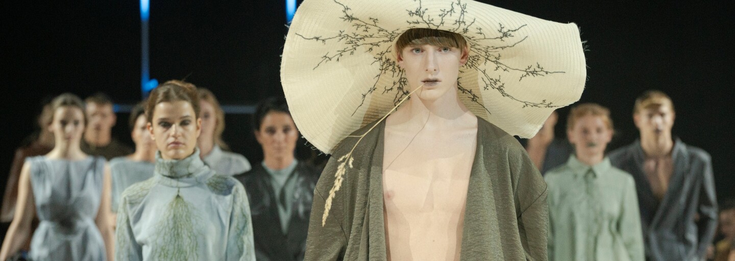 Fashion Live! 2022 bolo manifestom udržateľnej módy. Ovládli ho zombíci, kuriérske uniformy či Hanečkova kolekcia hriechu a vášne