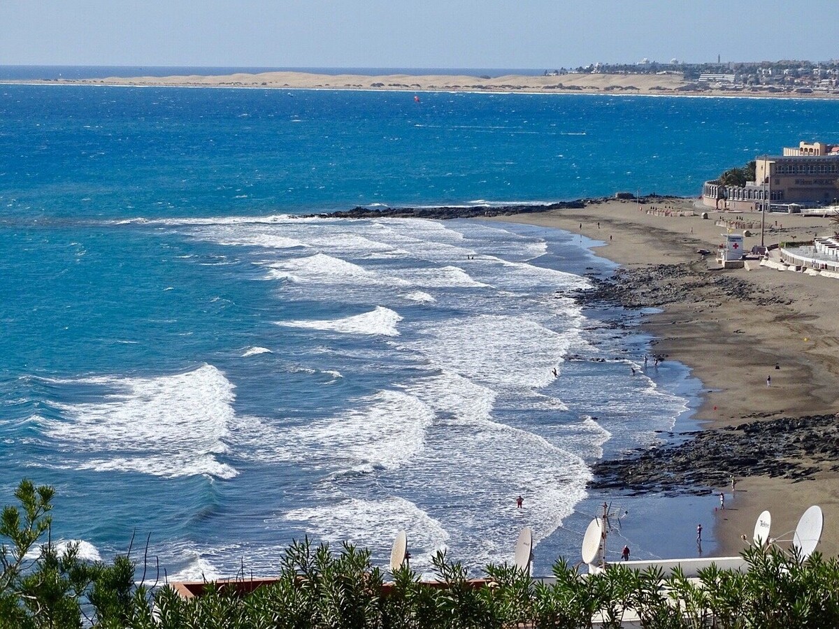 Playa de San Agustín na Kanárskych ostrovoch je nebezpečná pre silný príliv a odliv. 