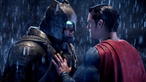 Proč se na konci filmu Batman vs. Superman hlavní postavy spřátelí?