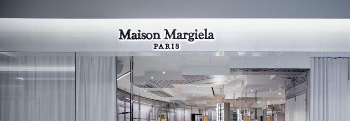 Maison Margiela chce za obyčejnou pláštěnku z průhledného plastu 41 tisíc korun