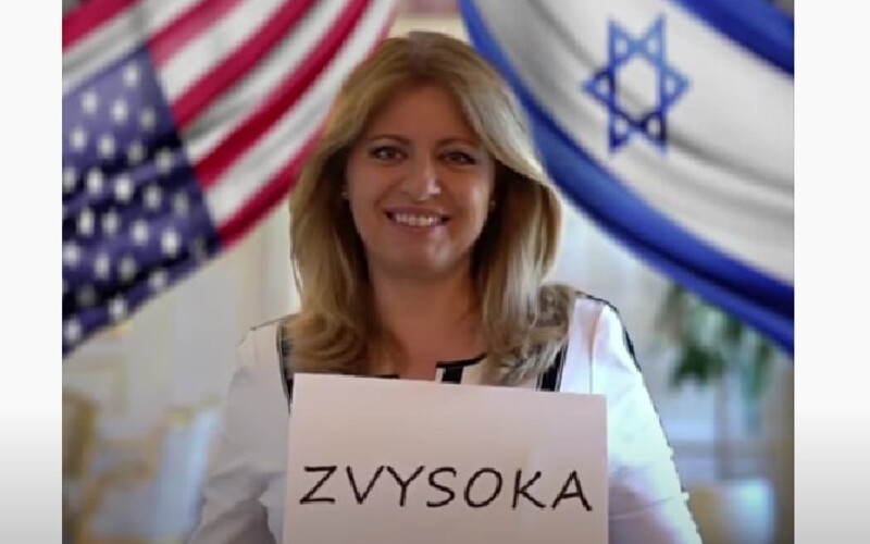 Tisíce lidí sdílely zmanipulované video se Zuzanou Čaputovou. Slovenská prezidentka v něm drží vulgární vzkaz.